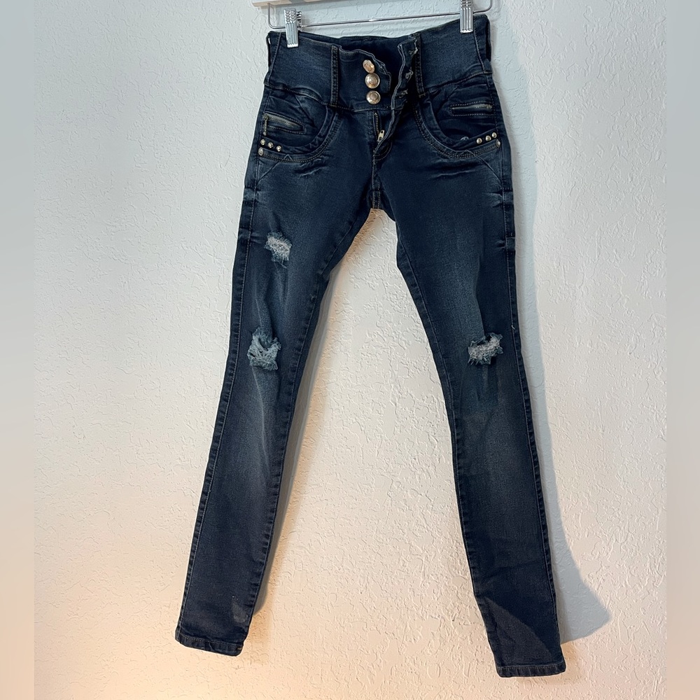 Authentic Colombian jeans | ripped design | stretch